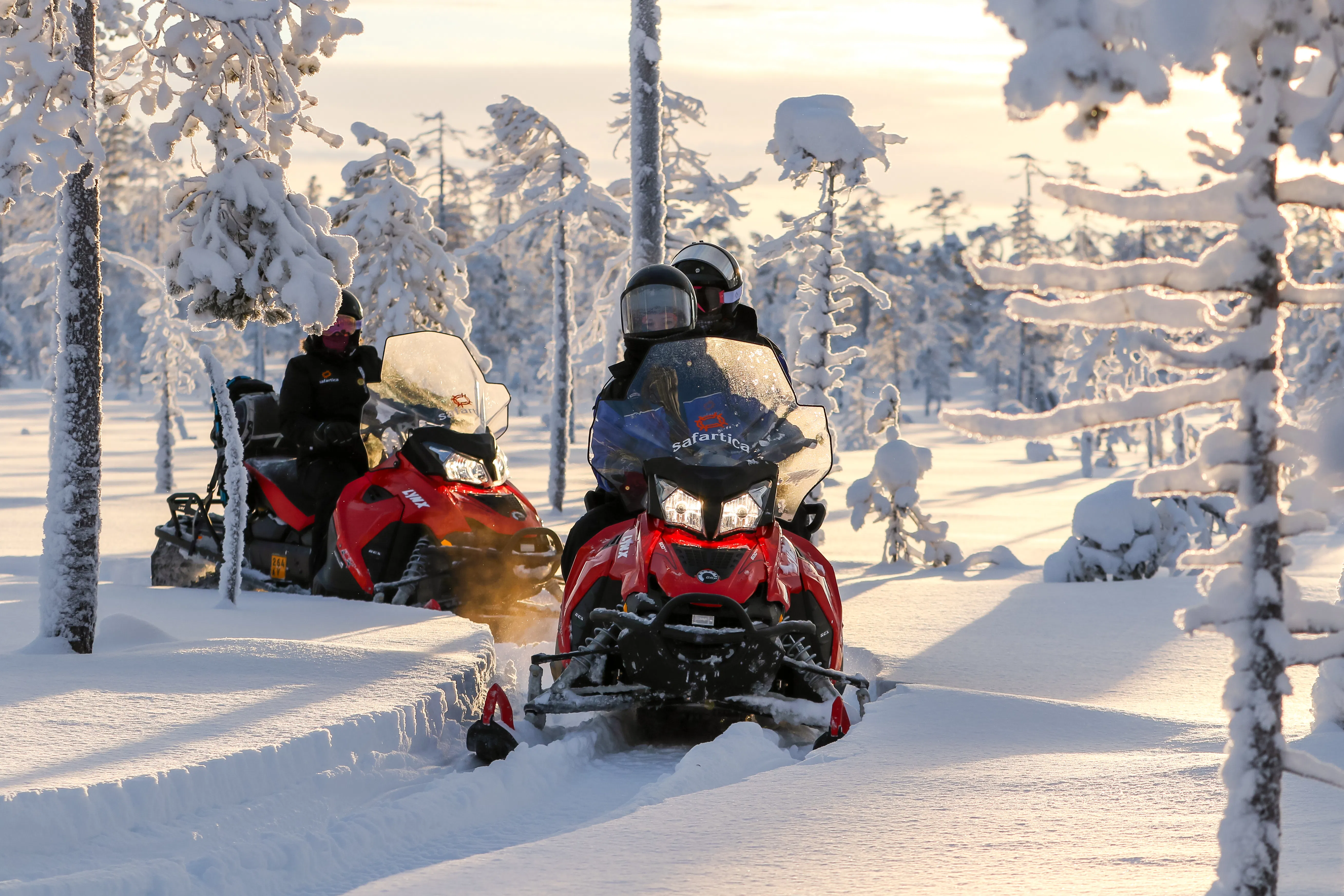 Scenic Snowmobile Safari - 2h snowmobile experience in Saariselkä