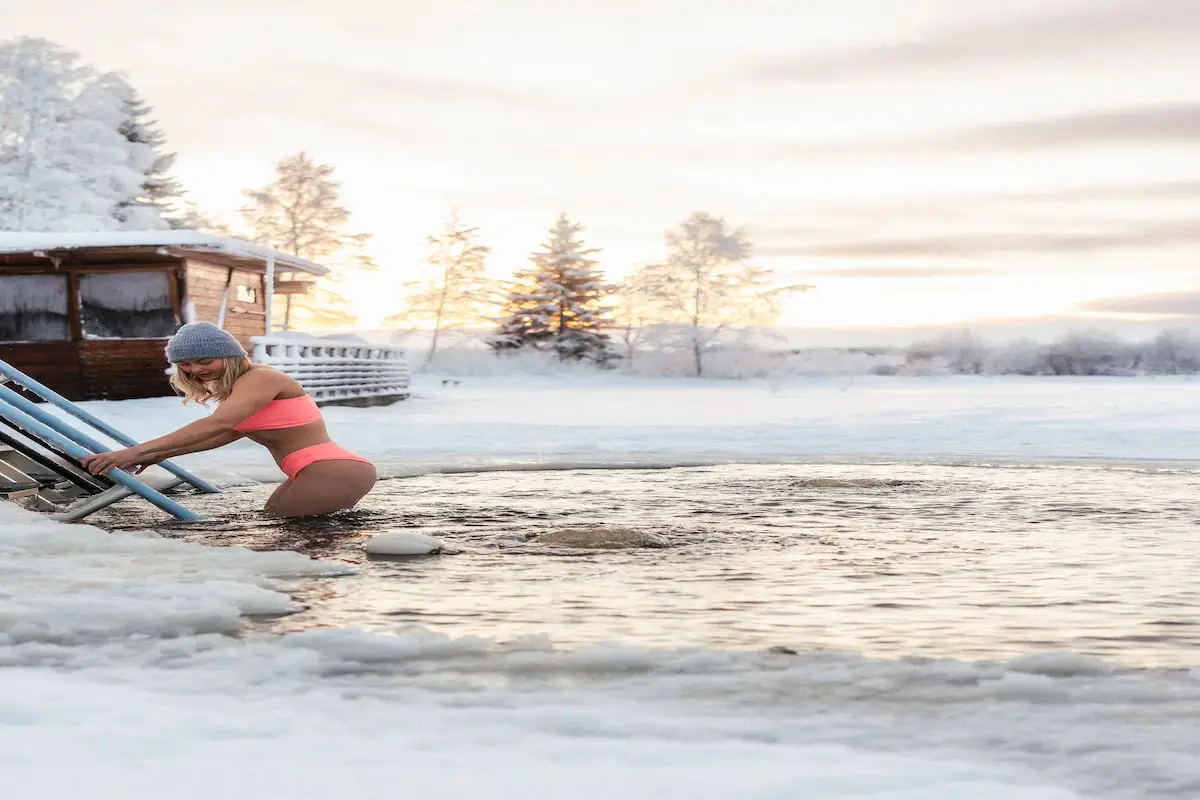 Ice Floating, Sauna and Ice Swimming in Roiske Rovaniemi